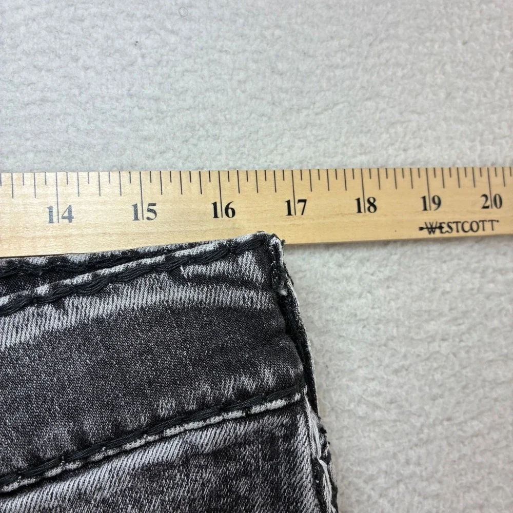 True Religion Ricky Jean Shorts Men 34x12 Black Acid Wash Distressed Denim Jorts - Picture 4 of 7